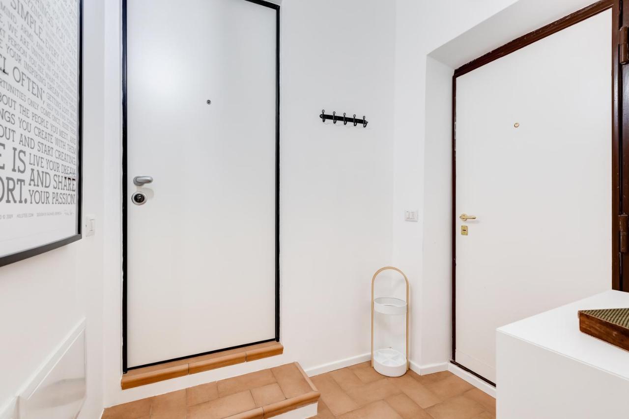 Lovely And Modern Flat Near The Colosseum Rome Buitenkant foto